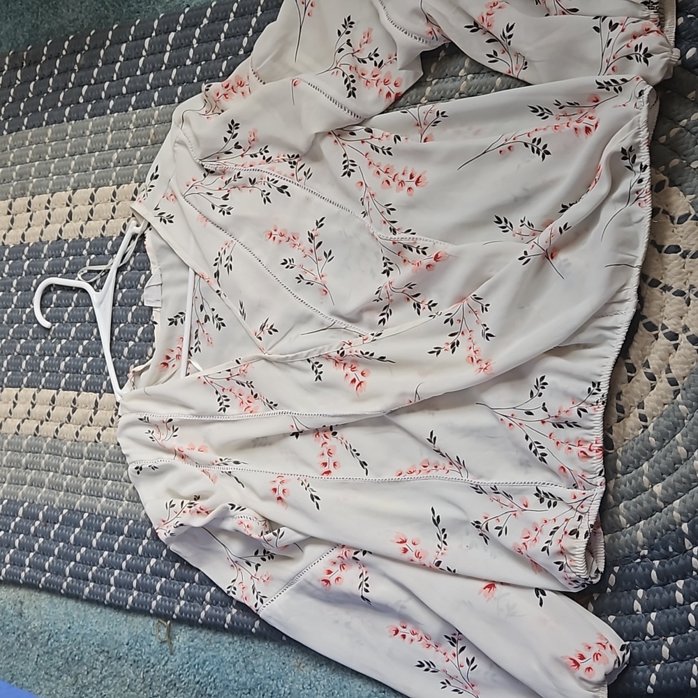 Long sleeve flower blouse
